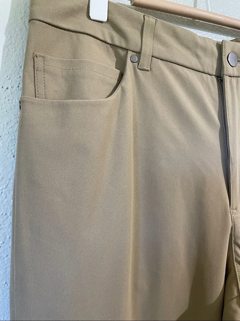 Athletic Performance Pants Stretch Tailored Golf Travel Khaki VRST NWT Commuter